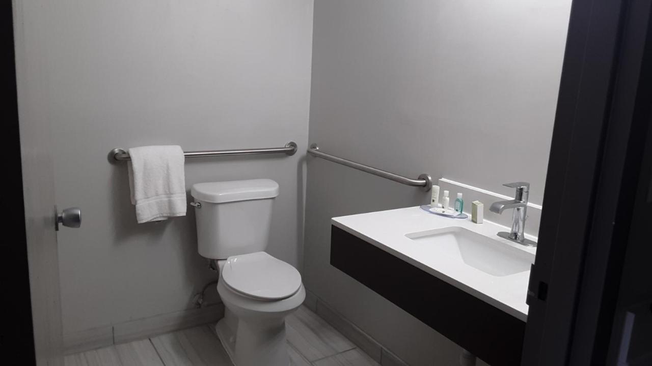 Quality Inn Бристол Экстерьер фото